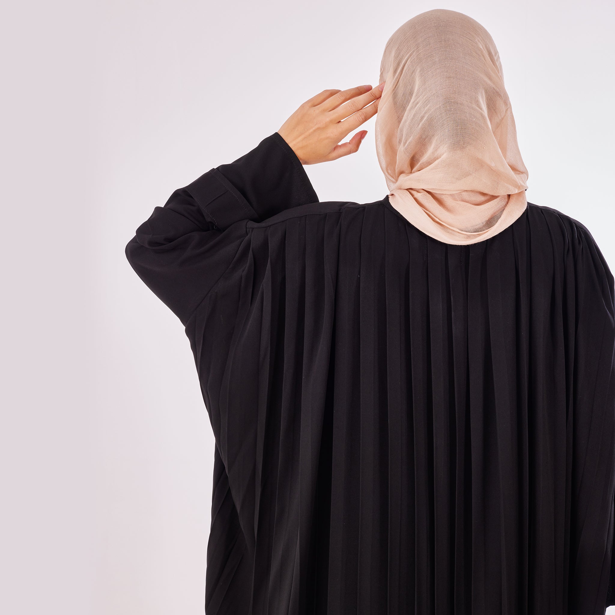 Pleated-Back Abaya