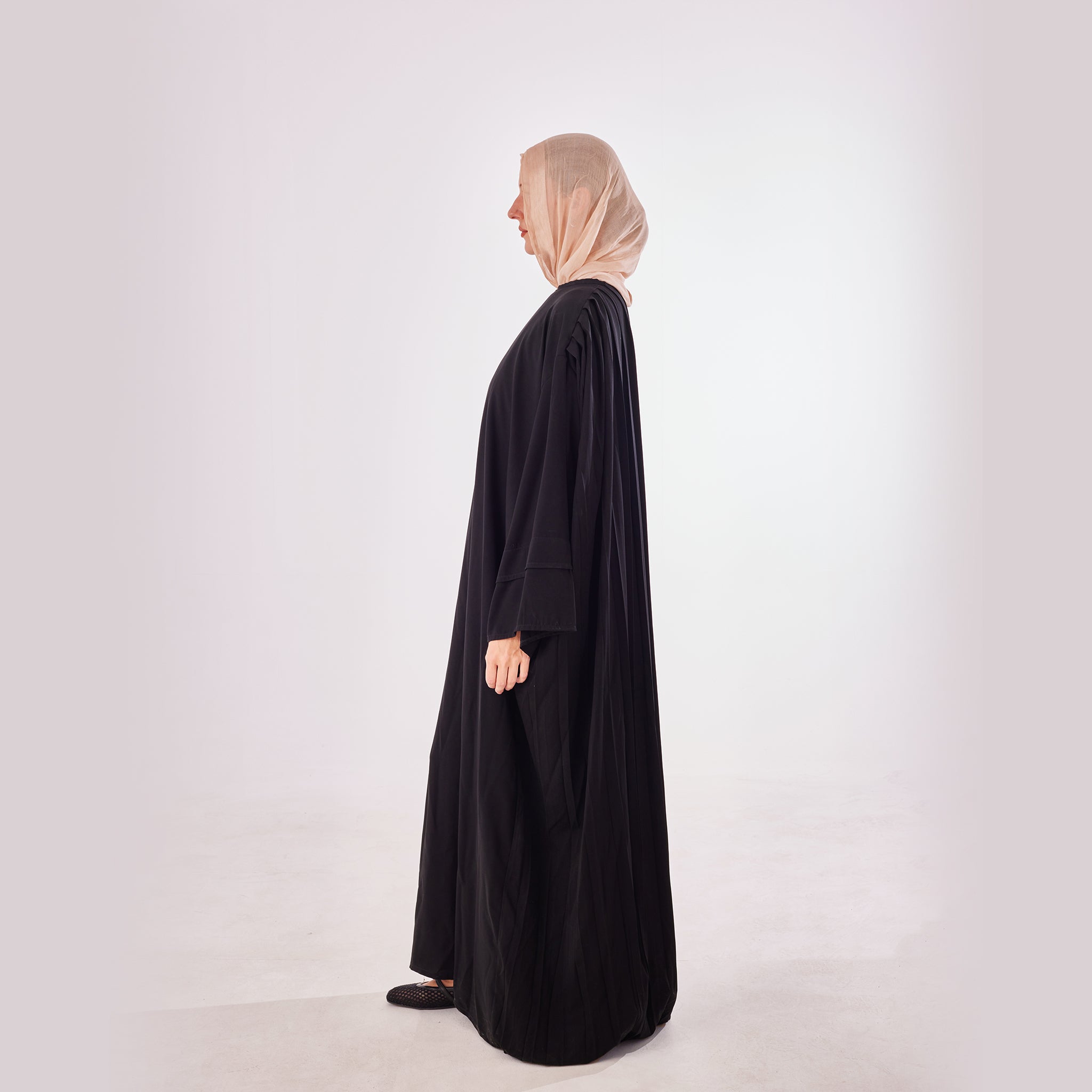Pleated-Back Abaya