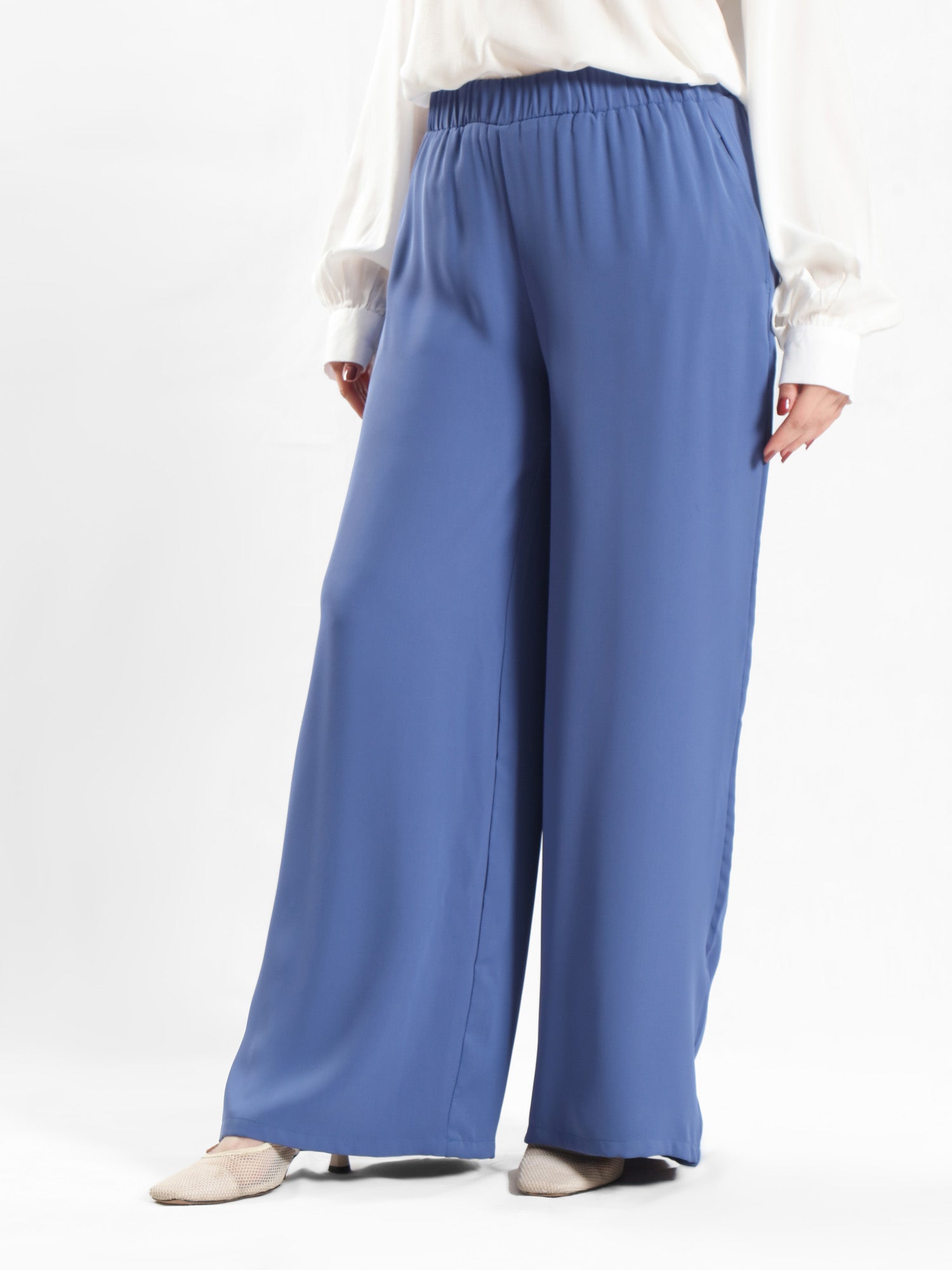Glory Pants in airy fabric with skirt-like silhouette and wide-leg flow, designed for confident twirls and elegant summer wear