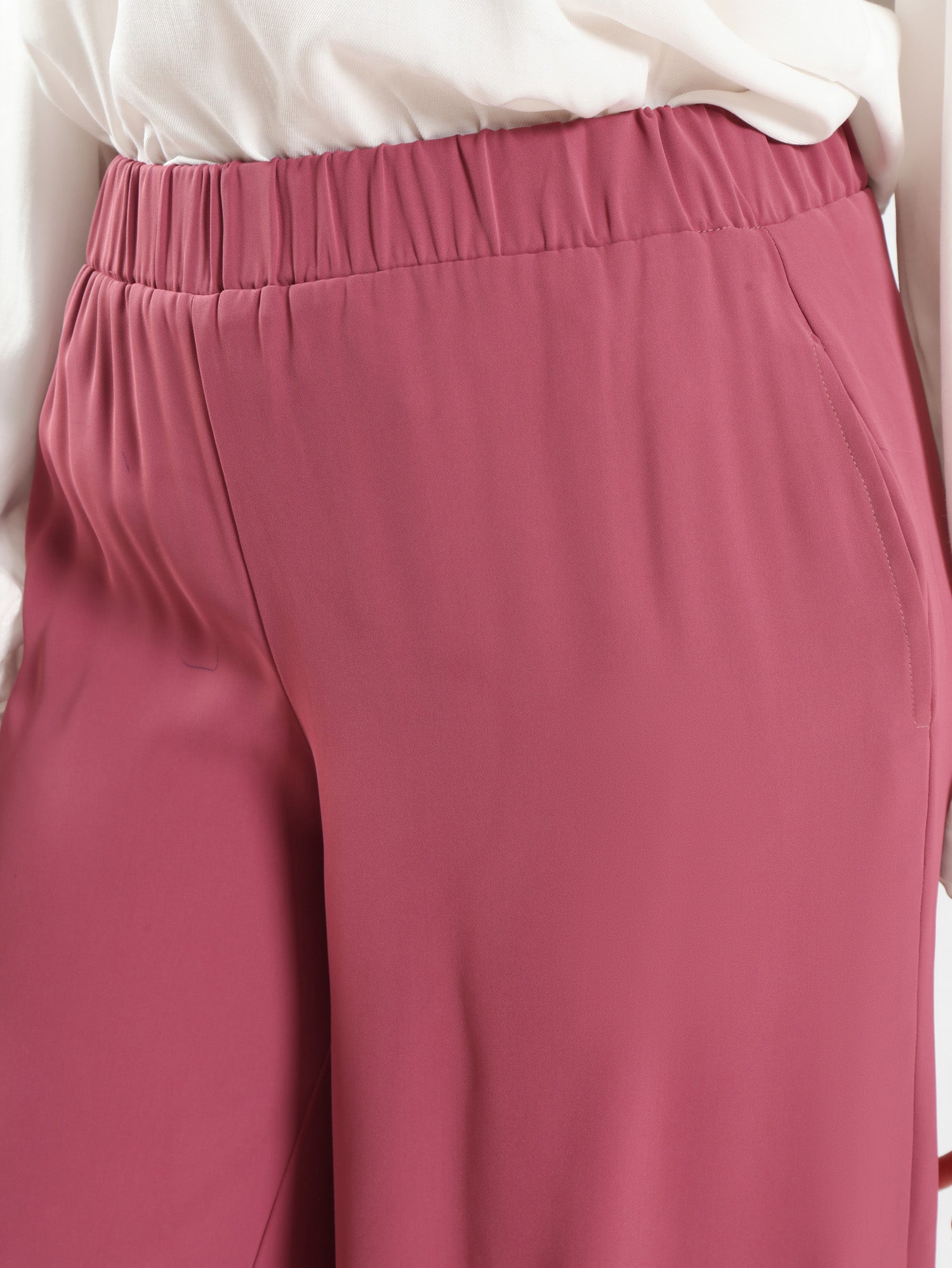 Glory Pants in airy fabric with skirt-like silhouette and wide-leg flow, designed for confident twirls and elegant summer wear