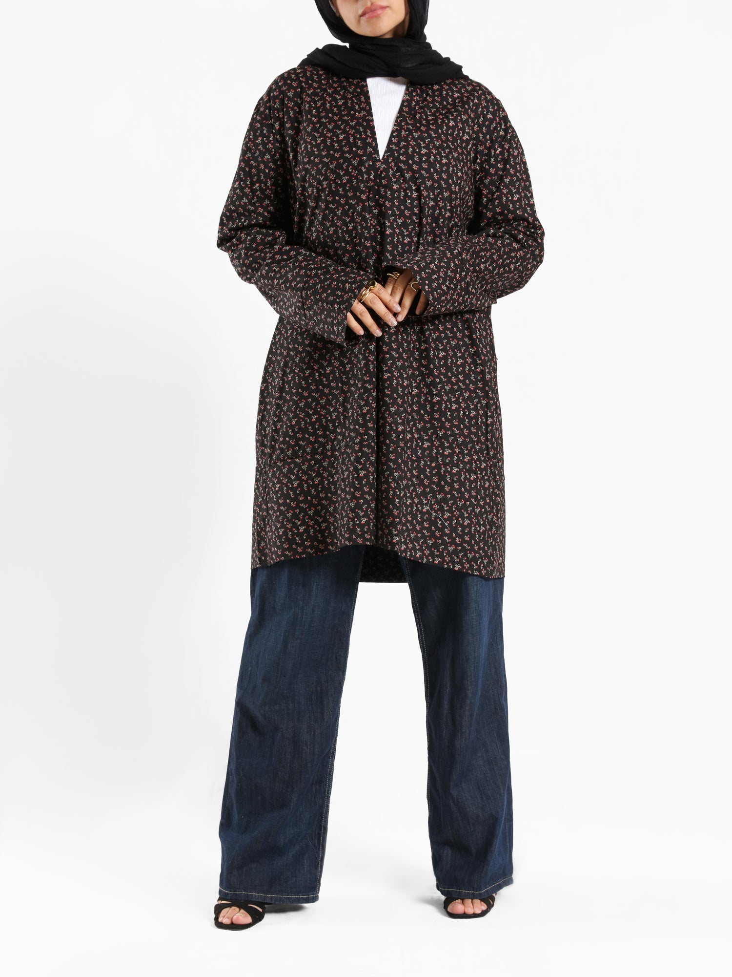 Poplin Floral Top in soft poplin with long sleeves and crisp structure, a versatile piece for understated summer elegance